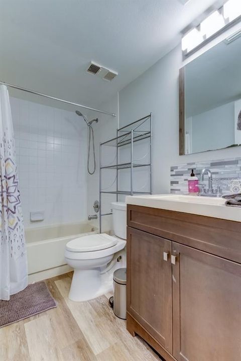 For Rent: $2,200 (2 beds, 2 baths, 1094 Square Feet)