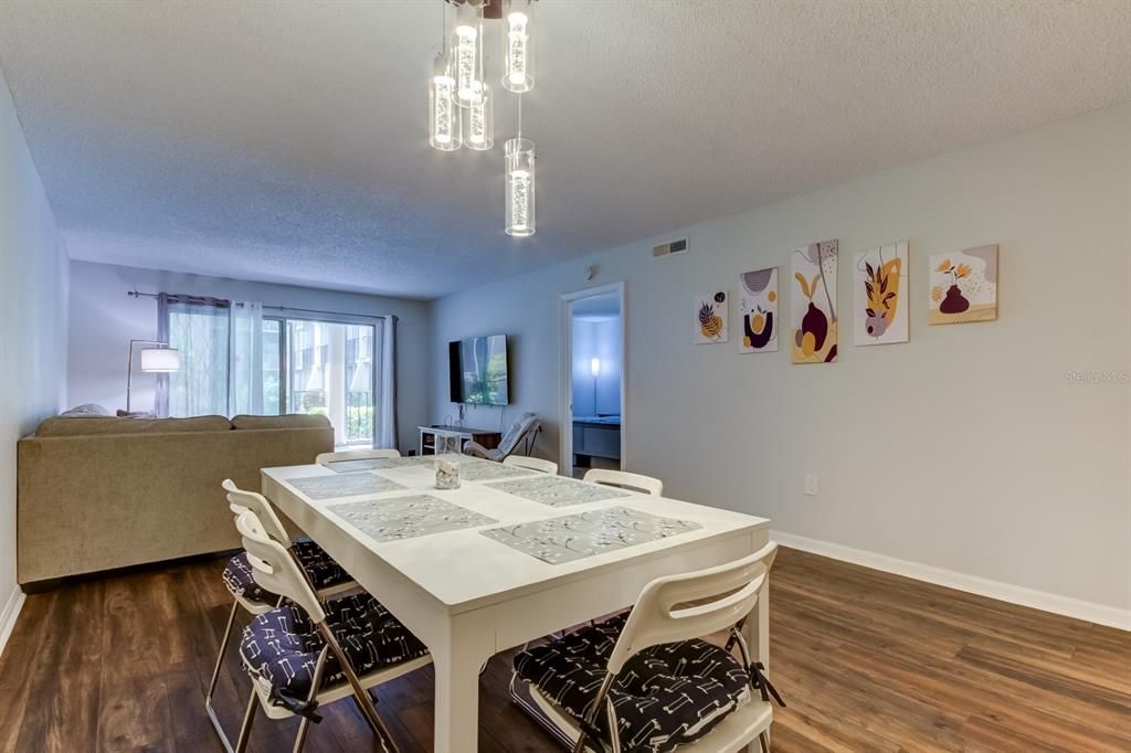 For Rent: $2,200 (2 beds, 2 baths, 1094 Square Feet)