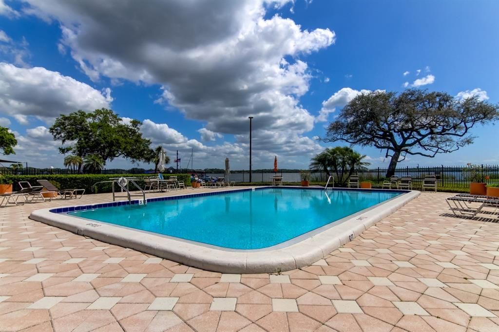 For Rent: $2,200 (2 beds, 2 baths, 1094 Square Feet)