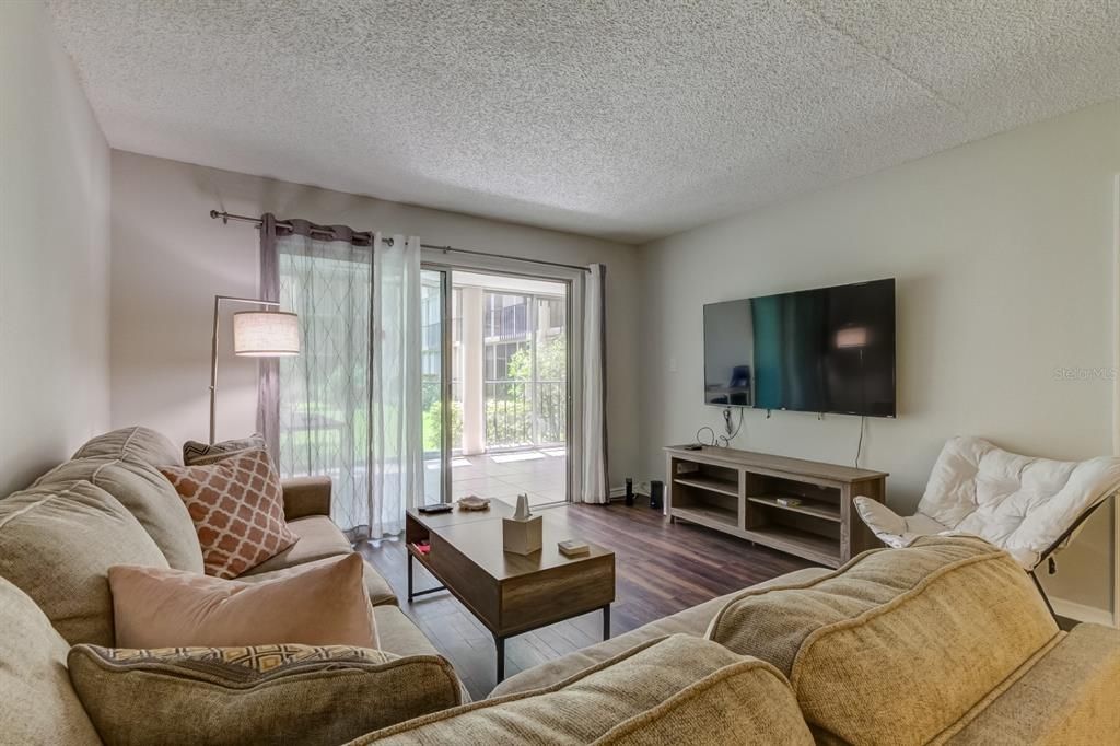 For Rent: $2,200 (2 beds, 2 baths, 1094 Square Feet)