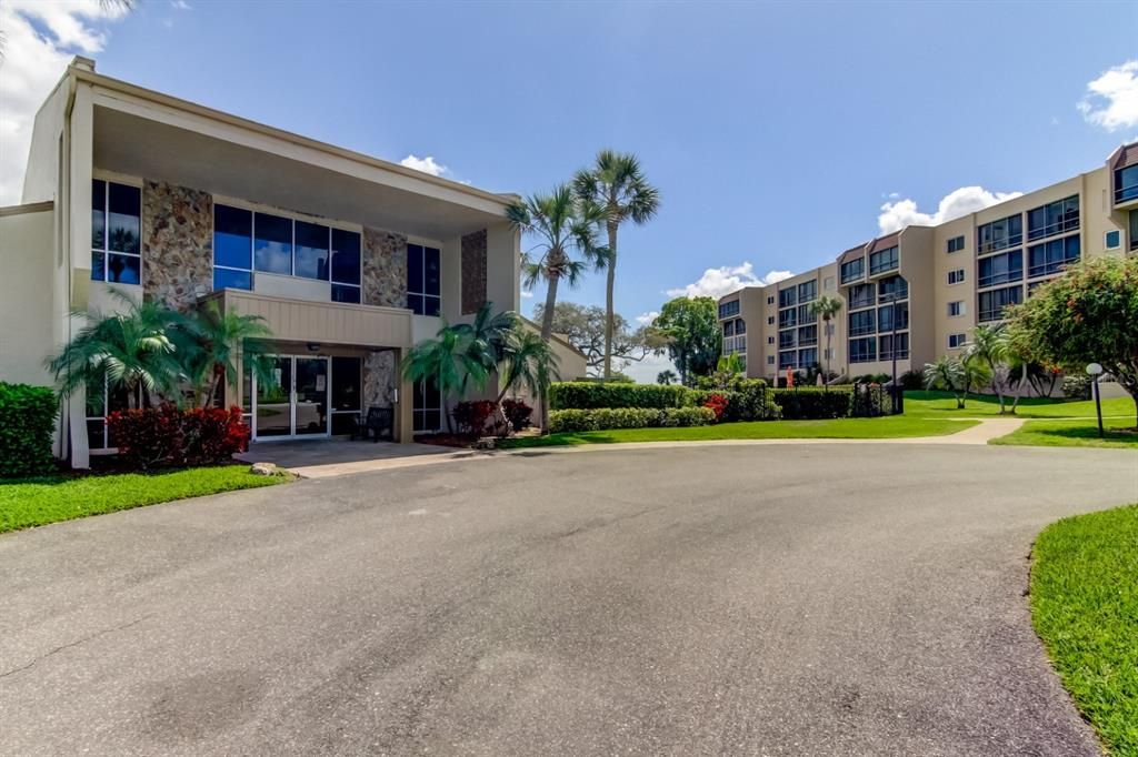 For Rent: $2,200 (2 beds, 2 baths, 1094 Square Feet)