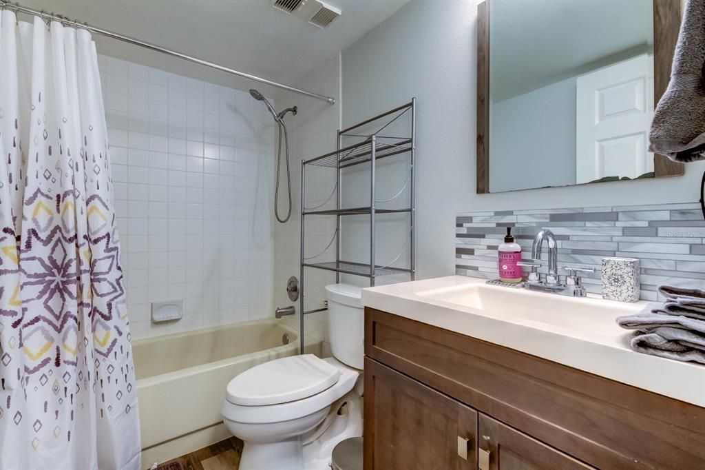 For Rent: $2,200 (2 beds, 2 baths, 1094 Square Feet)