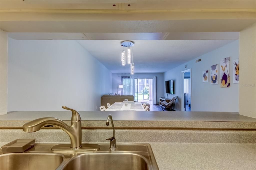 For Rent: $2,200 (2 beds, 2 baths, 1094 Square Feet)