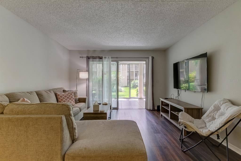 For Rent: $2,200 (2 beds, 2 baths, 1094 Square Feet)