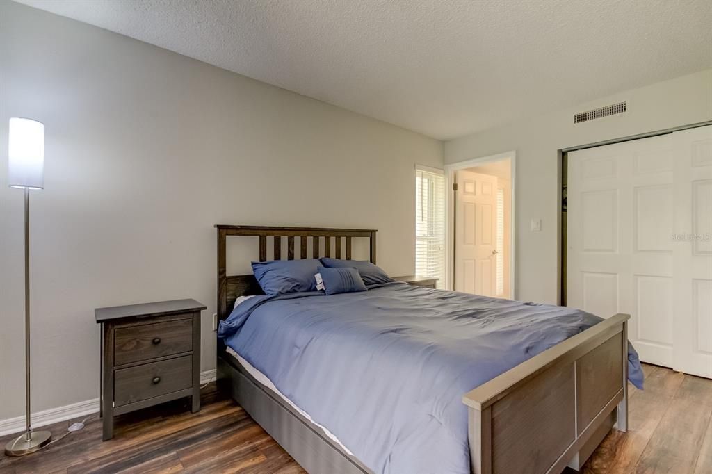 For Rent: $2,200 (2 beds, 2 baths, 1094 Square Feet)