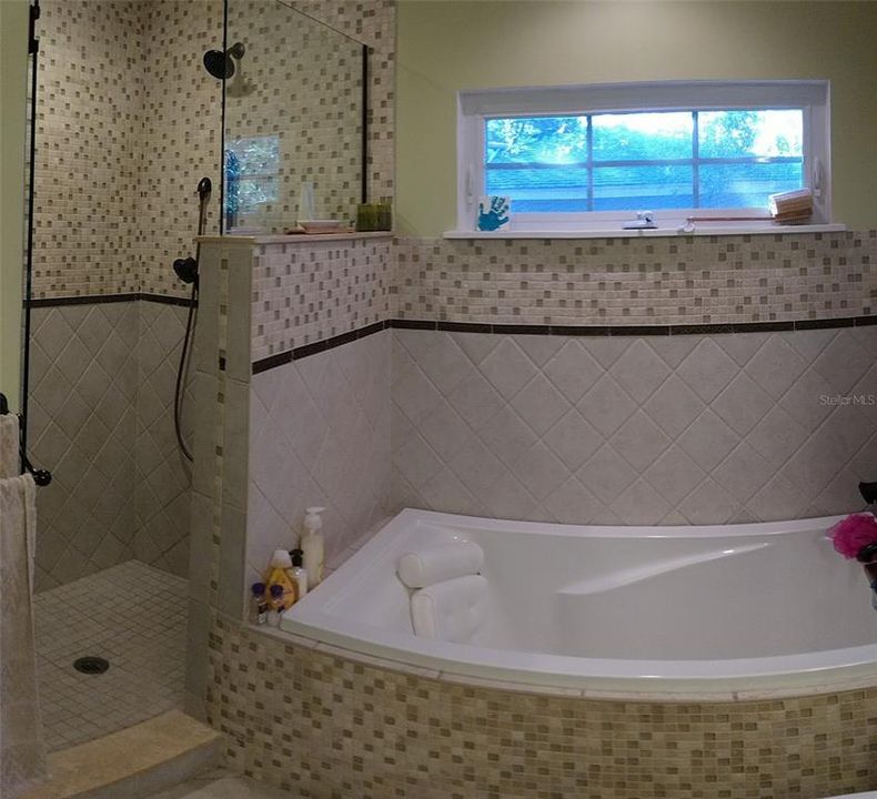 For Rent: $4,000 (4 beds, 3 baths, 1842 Square Feet)