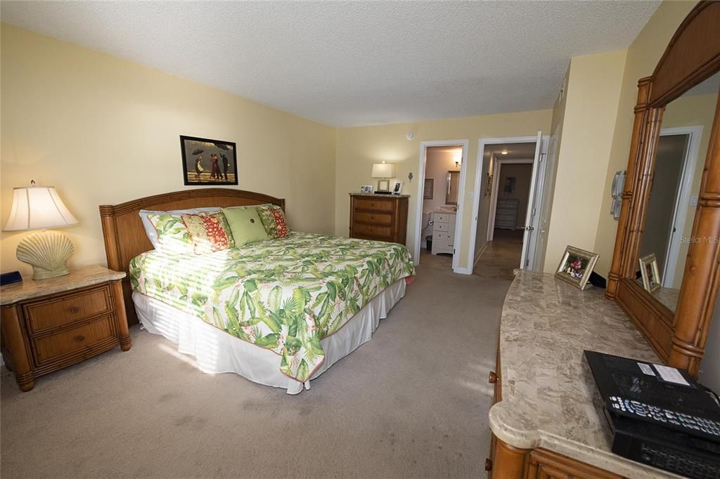 For Rent: $4,125 (2 beds, 2 baths, 1080 Square Feet)