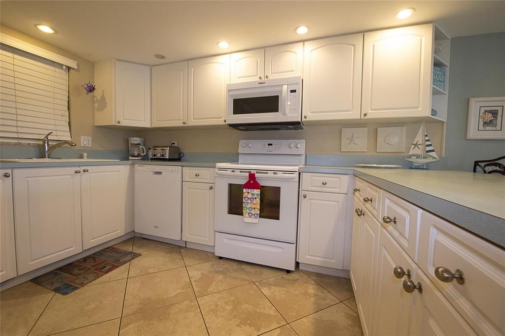 For Rent: $4,125 (2 beds, 2 baths, 1080 Square Feet)