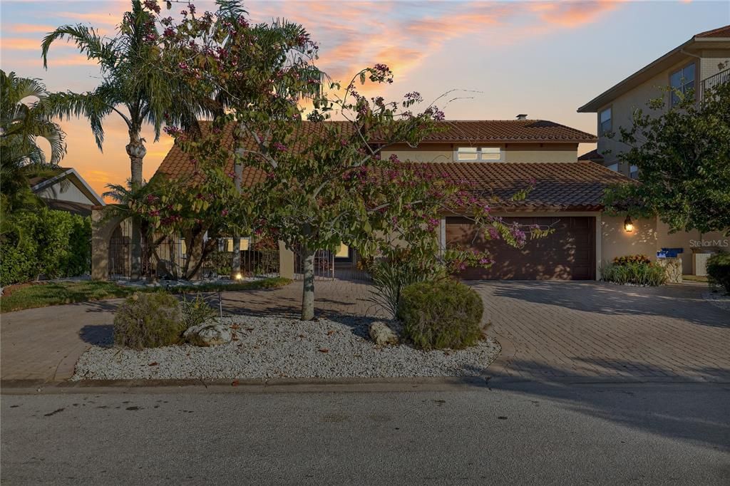 For Sale: $1,450,000 (4 beds, 3 baths, 3986 Square Feet)