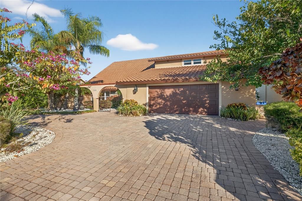 For Sale: $1,450,000 (4 beds, 3 baths, 3986 Square Feet)