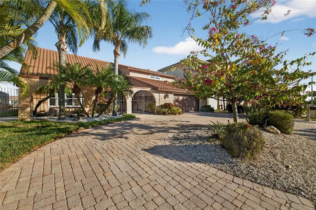 For Sale: $1,450,000 (4 beds, 3 baths, 3986 Square Feet)