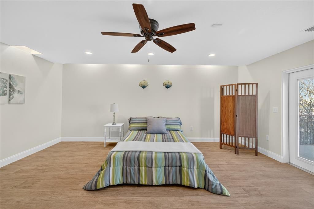 For Sale: $1,450,000 (4 beds, 3 baths, 3986 Square Feet)