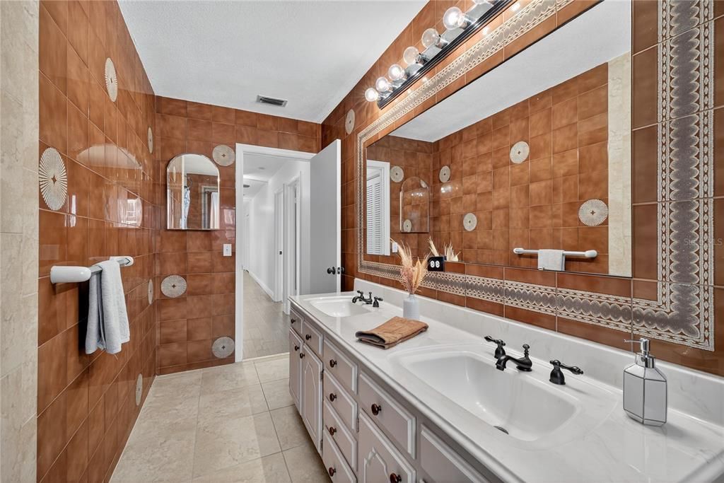 For Sale: $1,450,000 (4 beds, 3 baths, 3986 Square Feet)