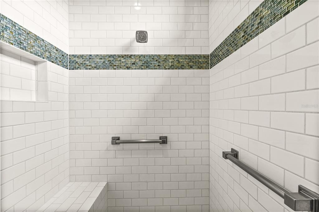 En Venta: $939,000 (4 camas, 2 baños, 3551 Pies cuadrados)