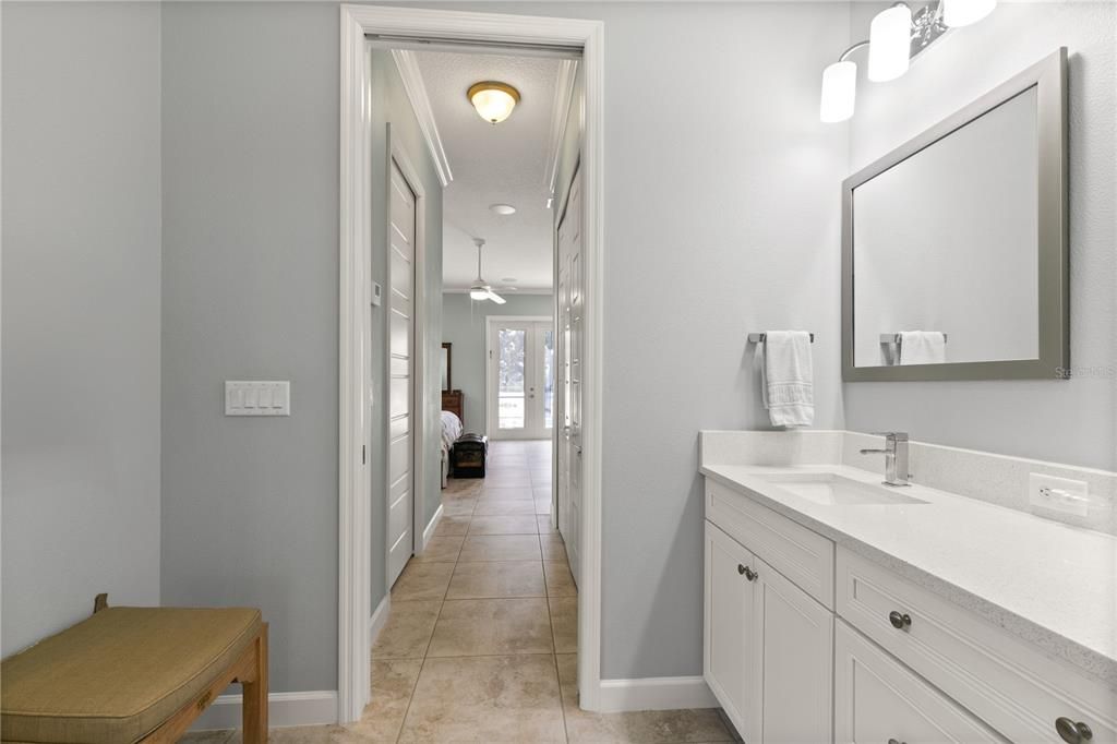 En Venta: $939,000 (4 camas, 2 baños, 3551 Pies cuadrados)