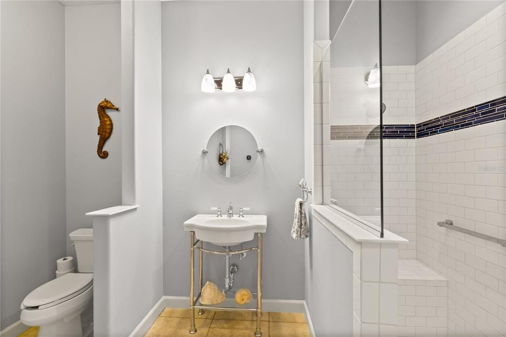 En Venta: $939,000 (4 camas, 2 baños, 3551 Pies cuadrados)