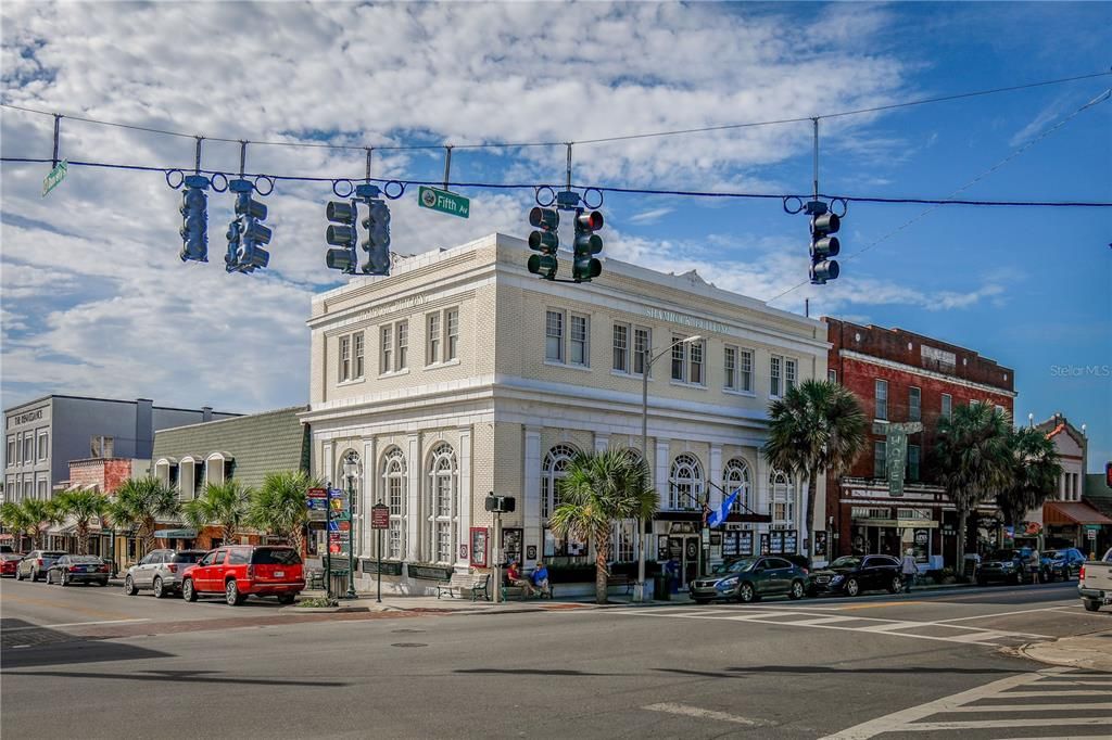 En Venta: $939,000 (4 camas, 2 baños, 3551 Pies cuadrados)