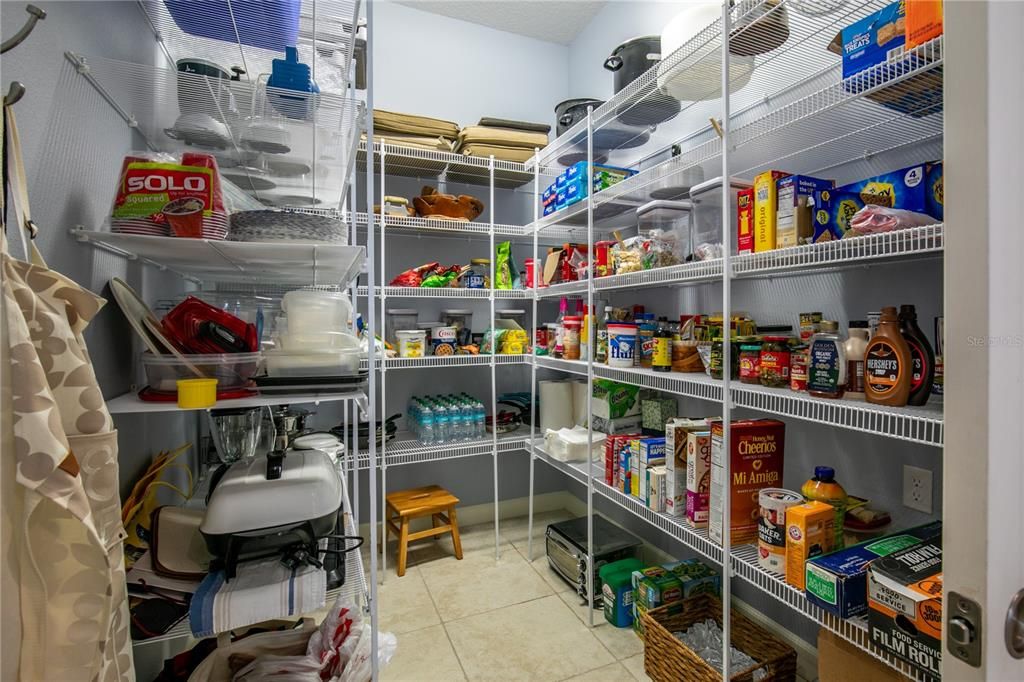 En Venta: $939,000 (4 camas, 2 baños, 3551 Pies cuadrados)