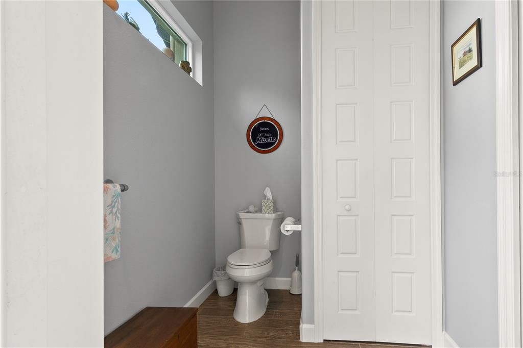 En Venta: $939,000 (4 camas, 2 baños, 3551 Pies cuadrados)