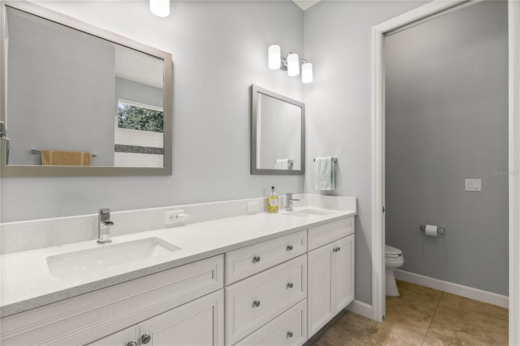 En Venta: $939,000 (4 camas, 2 baños, 3551 Pies cuadrados)