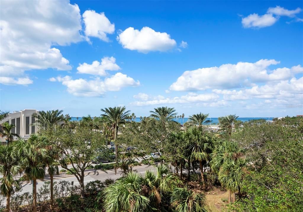 В аренду: $4,000 (2 спален, 2 ванн, 1911 Квадратных фут)