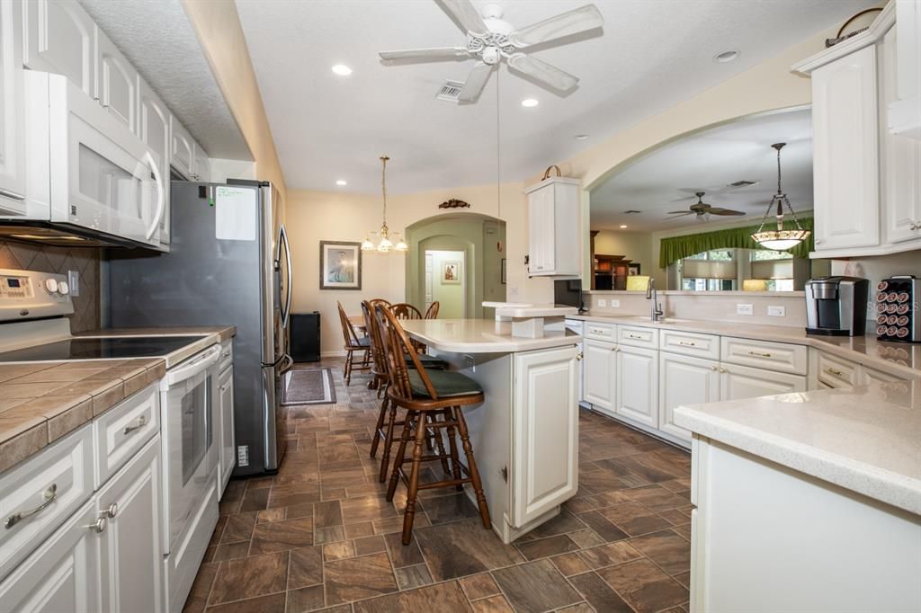 Active With Contract: $330,000 (3 beds, 2 baths, 2003 Square Feet)