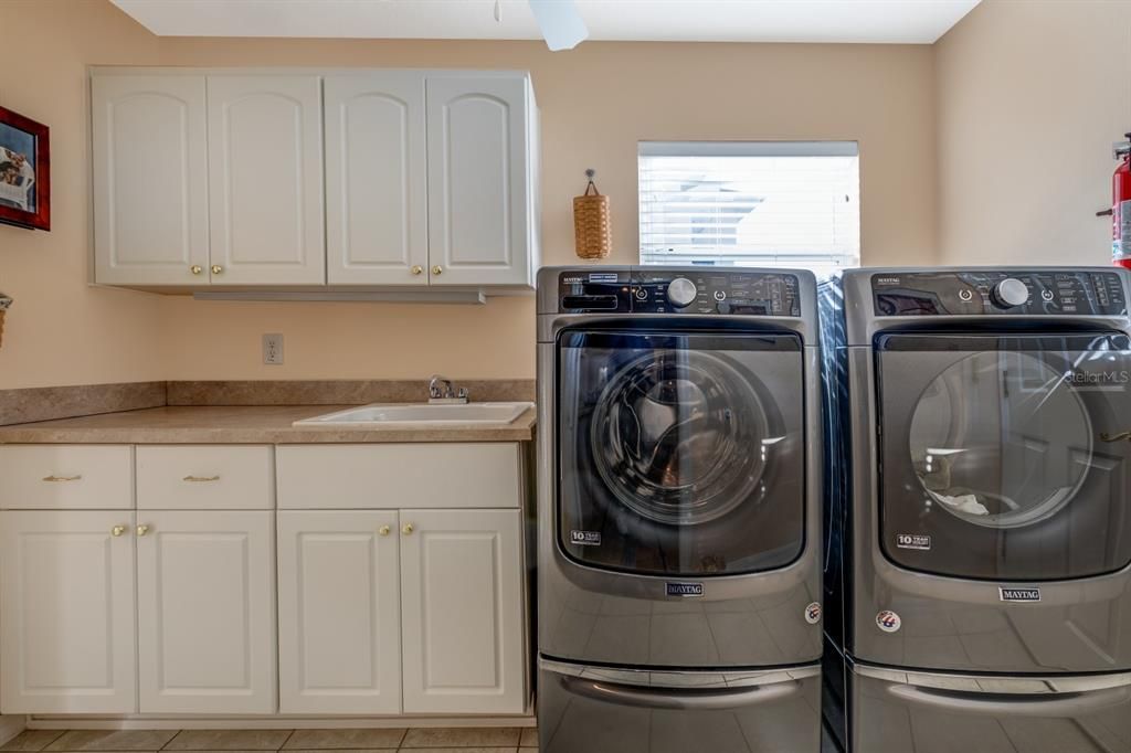 Active With Contract: $330,000 (3 beds, 2 baths, 2003 Square Feet)