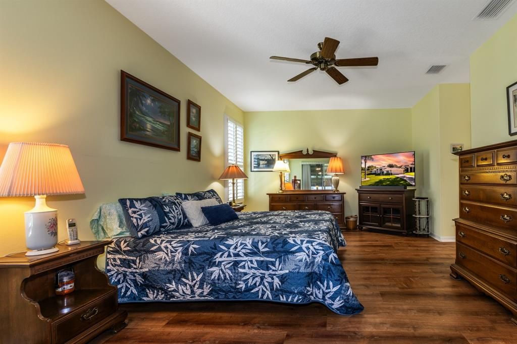 Active With Contract: $330,000 (3 beds, 2 baths, 2003 Square Feet)