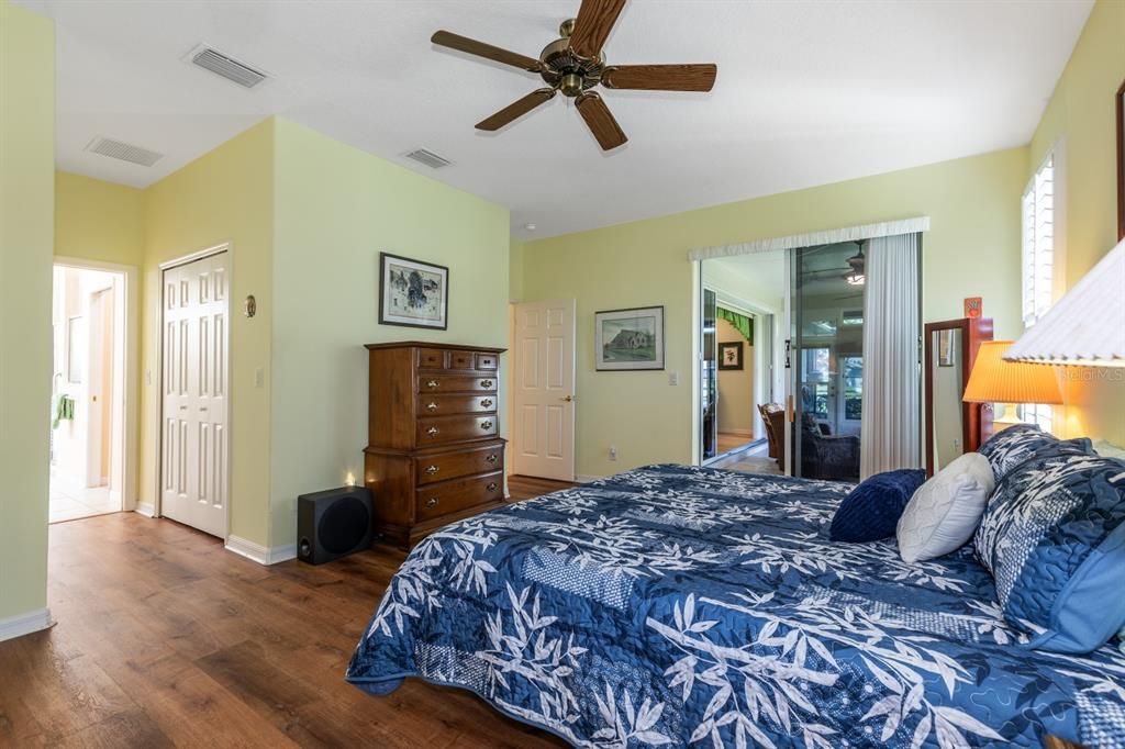 Active With Contract: $330,000 (3 beds, 2 baths, 2003 Square Feet)