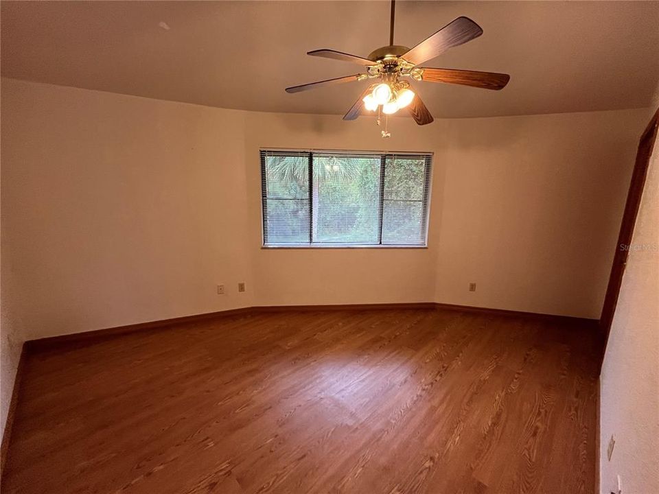 For Rent: $2,000 (3 beds, 2 baths, 1850 Square Feet)
