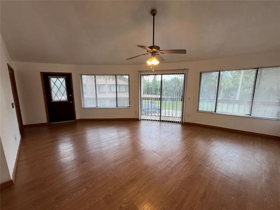 For Rent: $2,000 (3 beds, 2 baths, 1850 Square Feet)