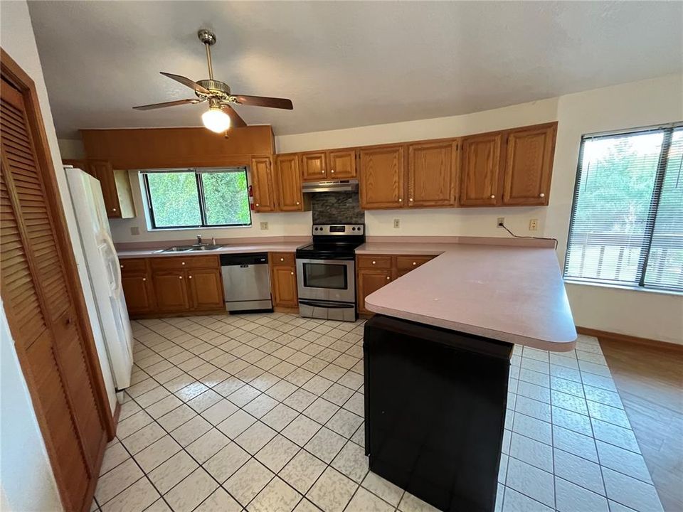 For Rent: $2,000 (3 beds, 2 baths, 1850 Square Feet)