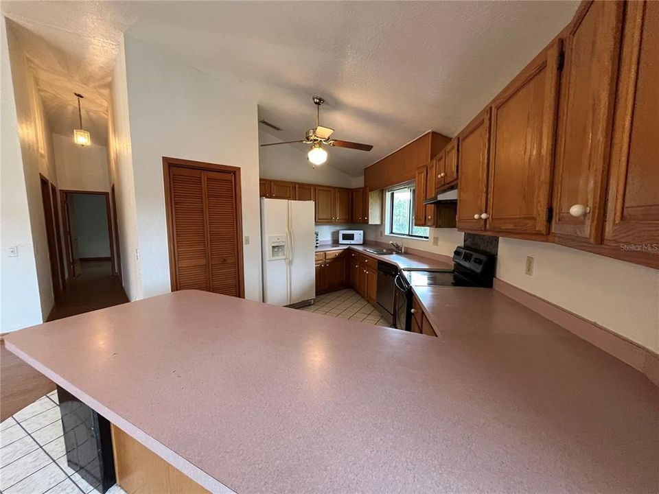 For Rent: $2,000 (3 beds, 2 baths, 1850 Square Feet)