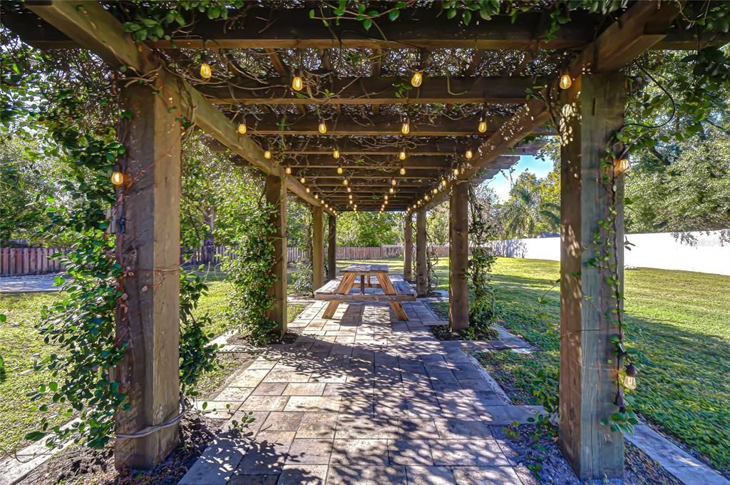 待售: $1,299,000 (6 贝兹, 4 浴室, 4690 平方英尺)