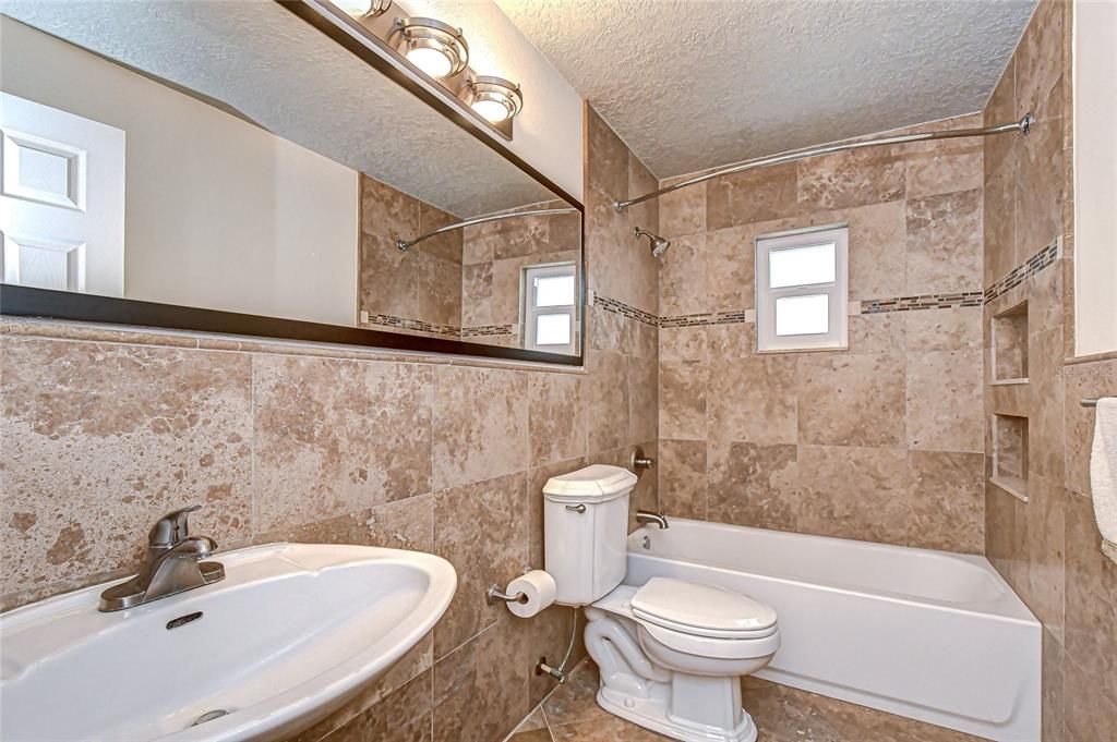 待售: $1,299,000 (6 贝兹, 4 浴室, 4690 平方英尺)