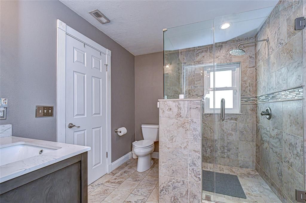 待售: $1,299,000 (6 贝兹, 4 浴室, 4690 平方英尺)