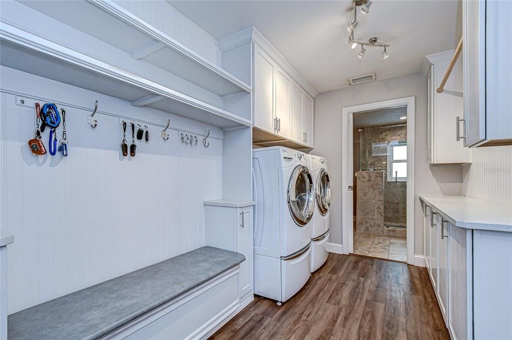 待售: $1,299,000 (6 贝兹, 4 浴室, 4690 平方英尺)