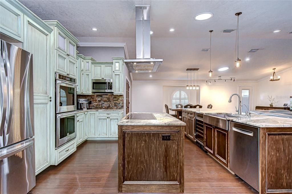 待售: $1,299,000 (6 贝兹, 4 浴室, 4690 平方英尺)