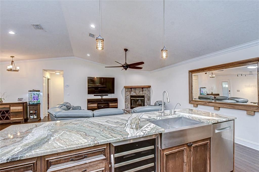 待售: $1,299,000 (6 贝兹, 4 浴室, 4690 平方英尺)