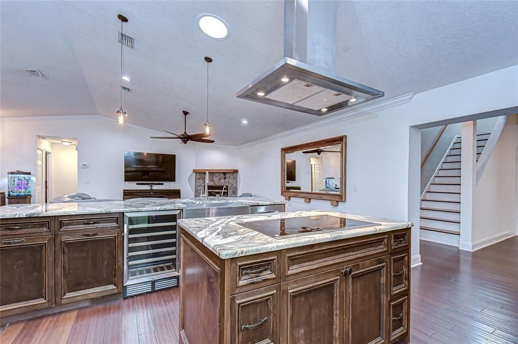 待售: $1,299,000 (6 贝兹, 4 浴室, 4690 平方英尺)