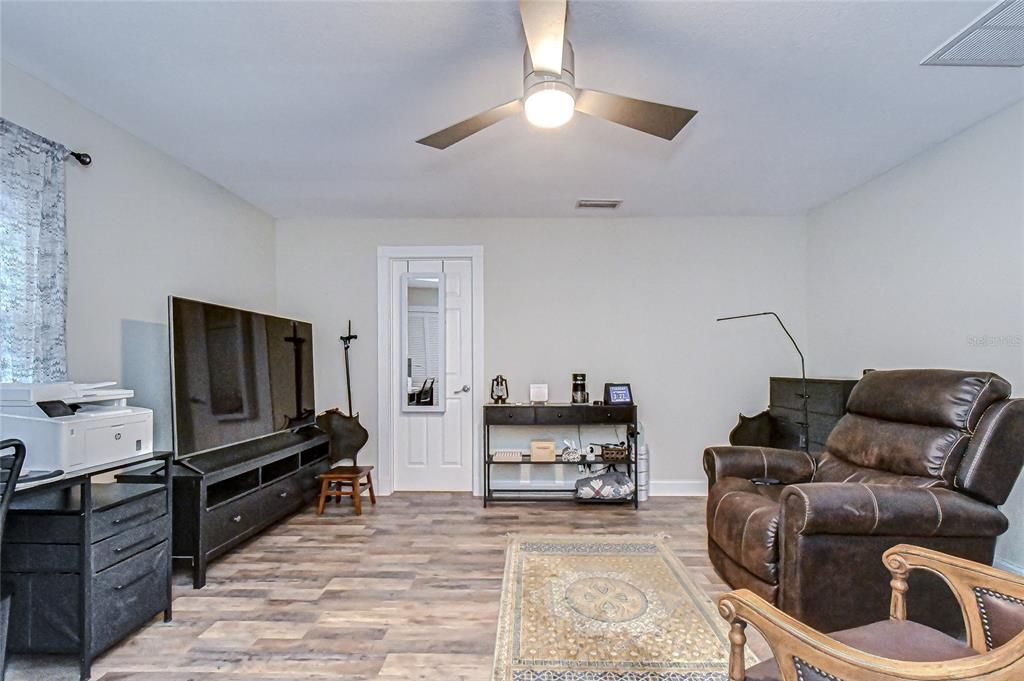 待售: $1,299,000 (6 贝兹, 4 浴室, 4690 平方英尺)