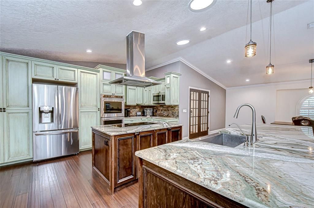 待售: $1,299,000 (6 贝兹, 4 浴室, 4690 平方英尺)