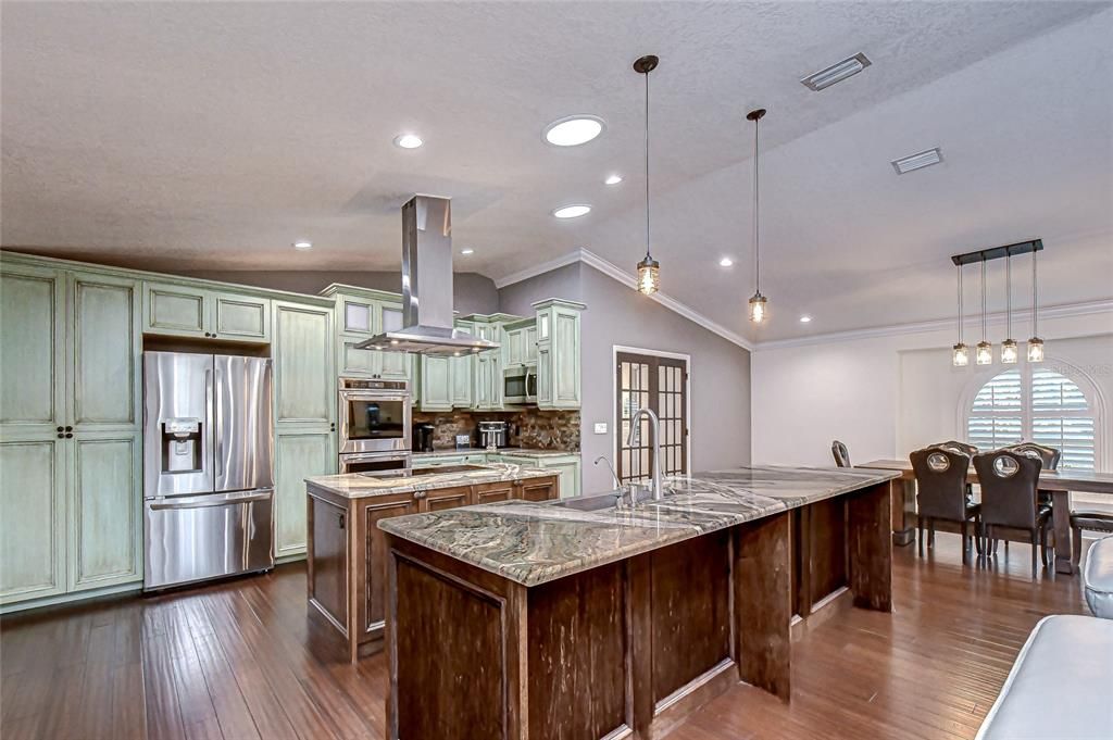 待售: $1,299,000 (6 贝兹, 4 浴室, 4690 平方英尺)