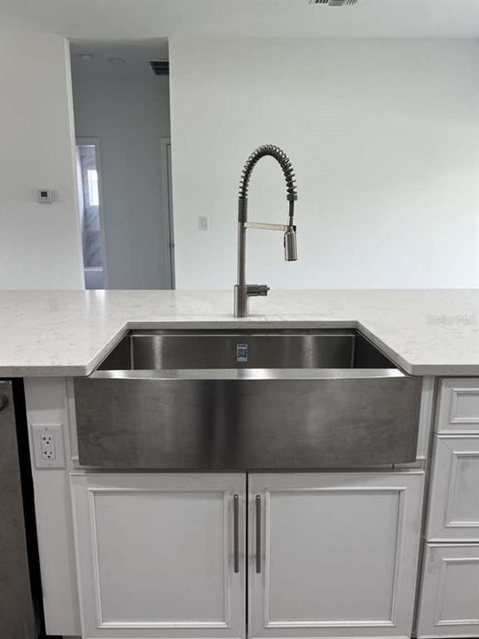 For Sale: $329,000 (4 beds, 4 baths, 1787 Square Feet)