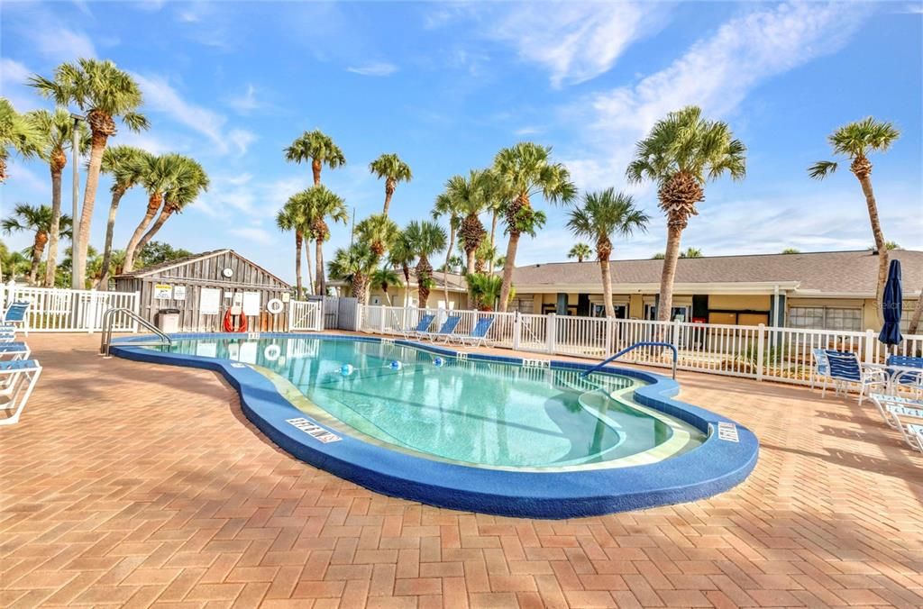 For Sale: $175,000 (2 beds, 2 baths, 1296 Square Feet)