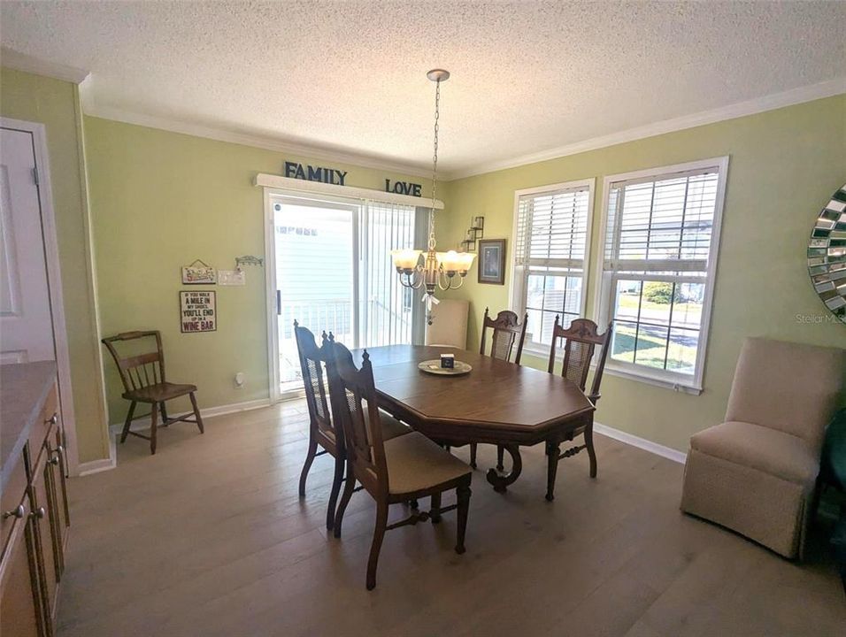 For Sale: $175,000 (2 beds, 2 baths, 1296 Square Feet)