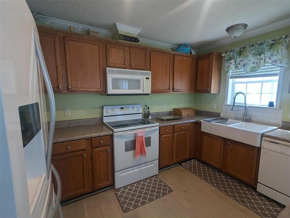 For Sale: $175,000 (2 beds, 2 baths, 1296 Square Feet)