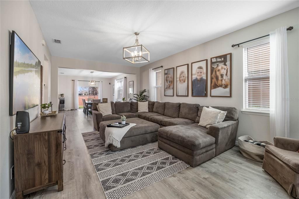 For Sale: $450,000 (4 beds, 3 baths, 2220 Square Feet)