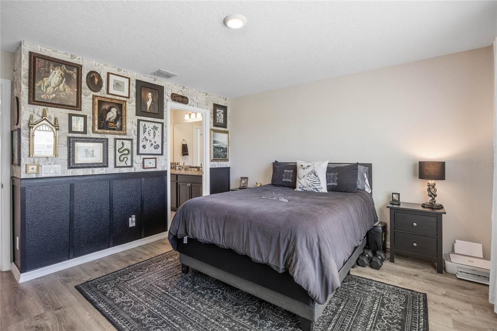 For Sale: $450,000 (4 beds, 3 baths, 2220 Square Feet)