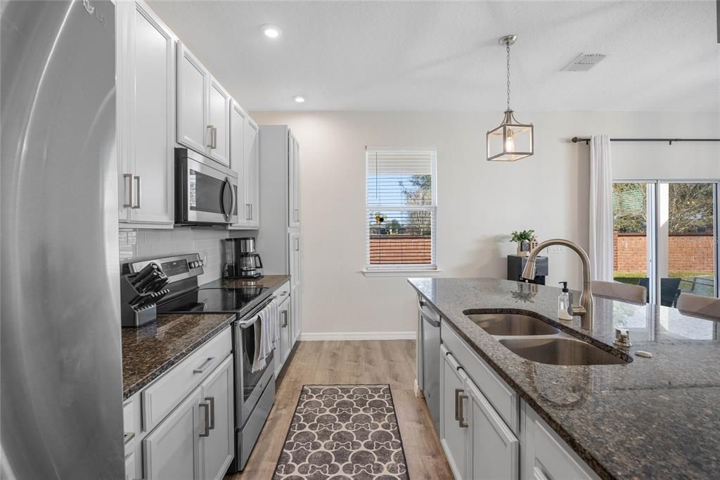 For Sale: $450,000 (4 beds, 3 baths, 2220 Square Feet)